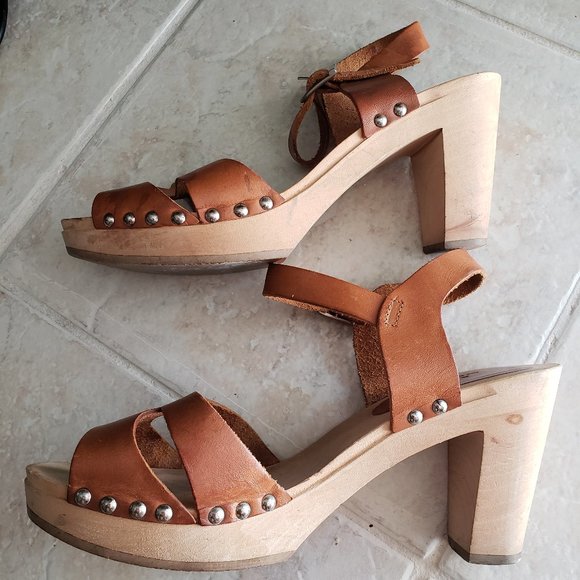 A.P.C. Wooden Heel Buckle Sandal - Picture 6 of 8